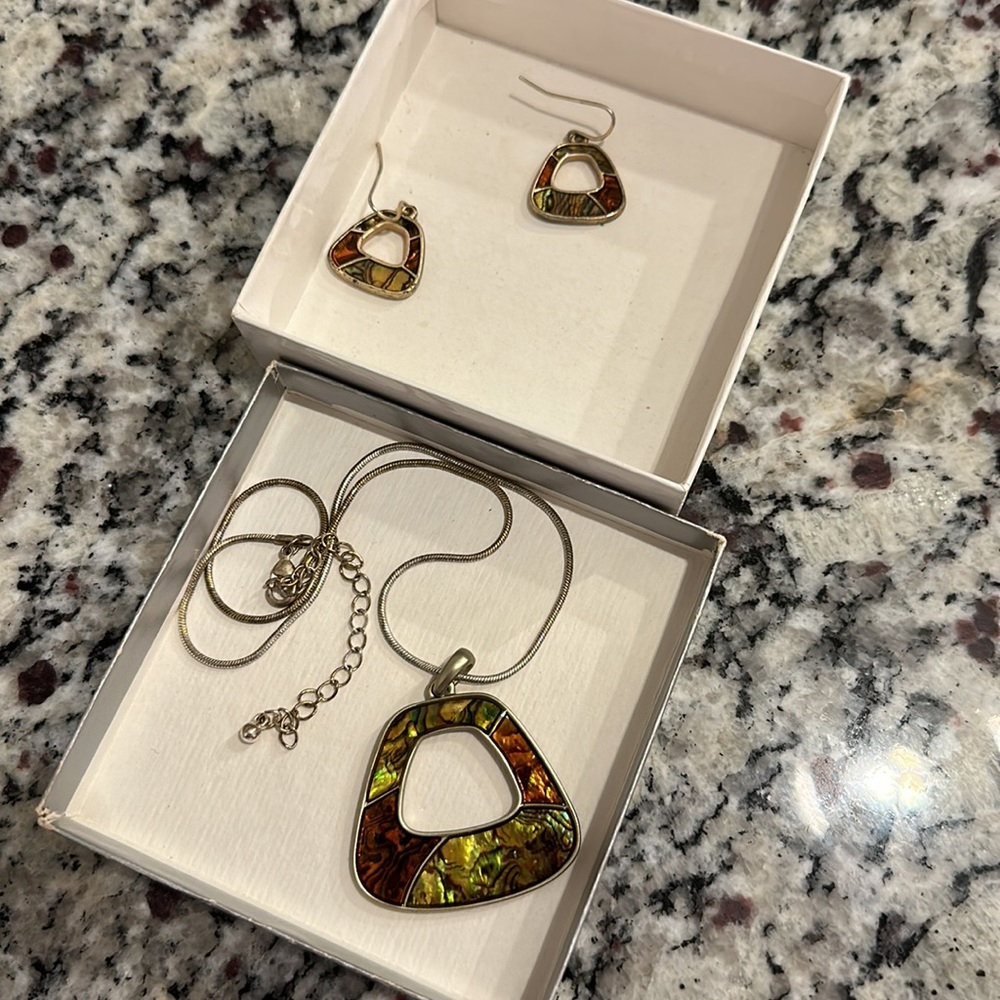 Vintage jewelry set earrings/pendant necklace